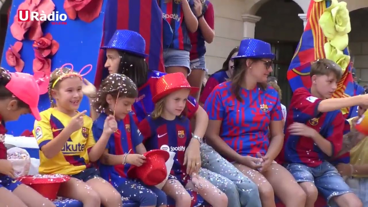 Una vintena de colles i entitats participen en la desfilada de carrosses de les festes d'Ulldecona