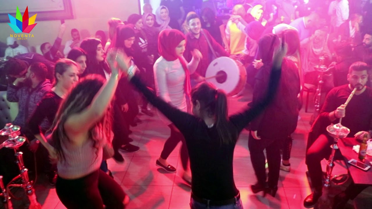 دبكة بنات مع طبل 😍 الله والأول | Lebanese Girls Dabke