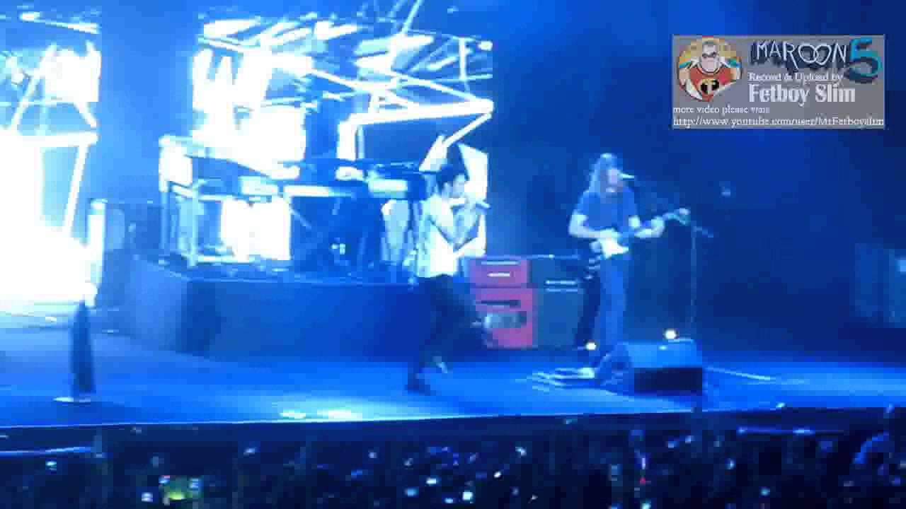 MAROON 5 - Stereo Hearts ( Adam Levine Rap ) live in Jakarta October 4 & 5 , 2012