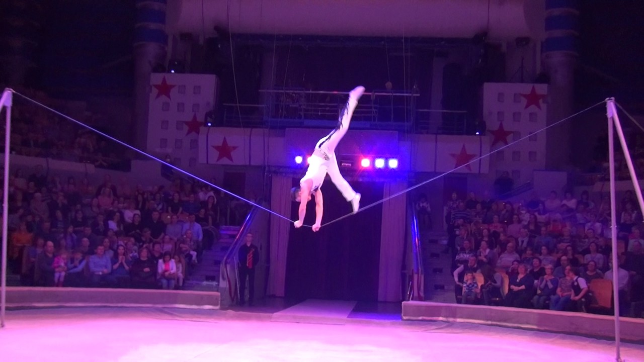 Жанг Фан, свободная проволока, Китай. Zhang Fan, Slack wire, China.