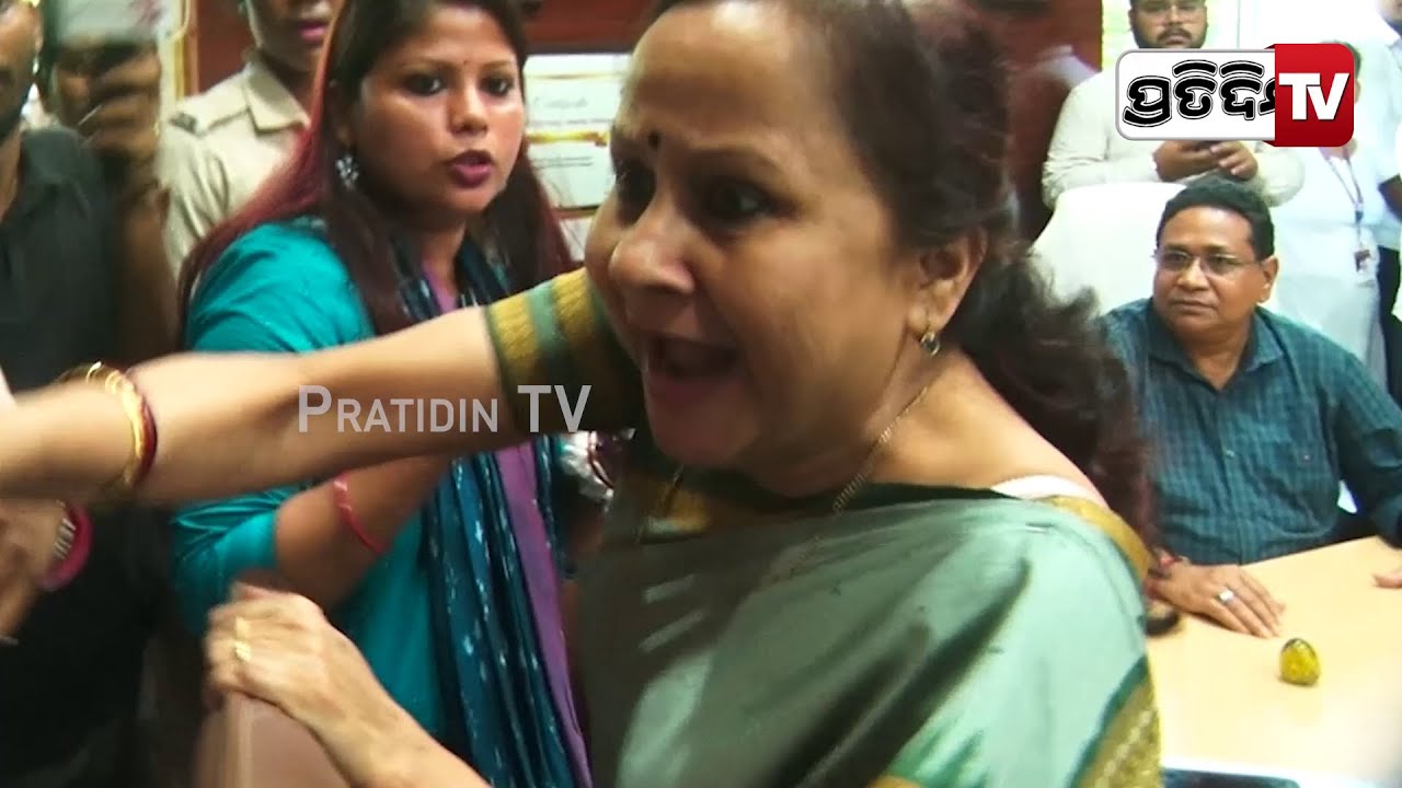 ତୁ କାହିଁକି ଦେହରେ ହାତ ଦେଲୁ, ଛାତ୍ରନେତା ଏ ସମ୍ନାନ ତୁମର ! Utkal University students storm VC office ,BBSR