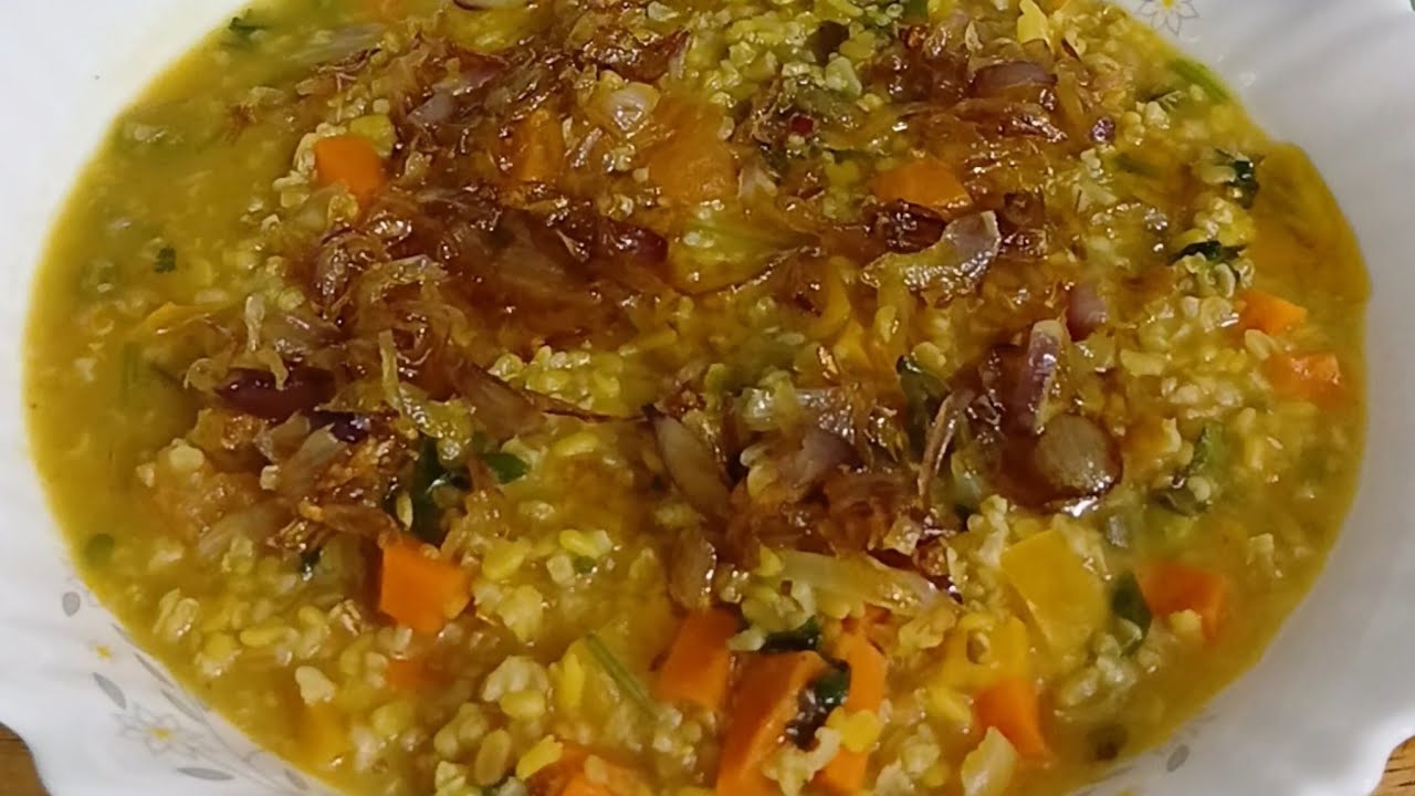 Oats  সবজি খিচুড়ি। ইফতারে এভাবে ওটস খিচুড়ি খেতে পারেন। 