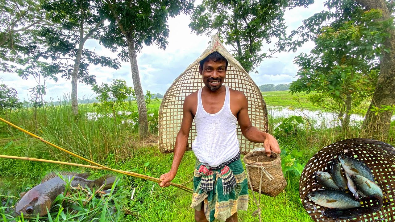 বৃষ্টির দিনে বড়শি দিয়ে ঘাঘুলোকের মাছ ধরা | Our Simple Village Life