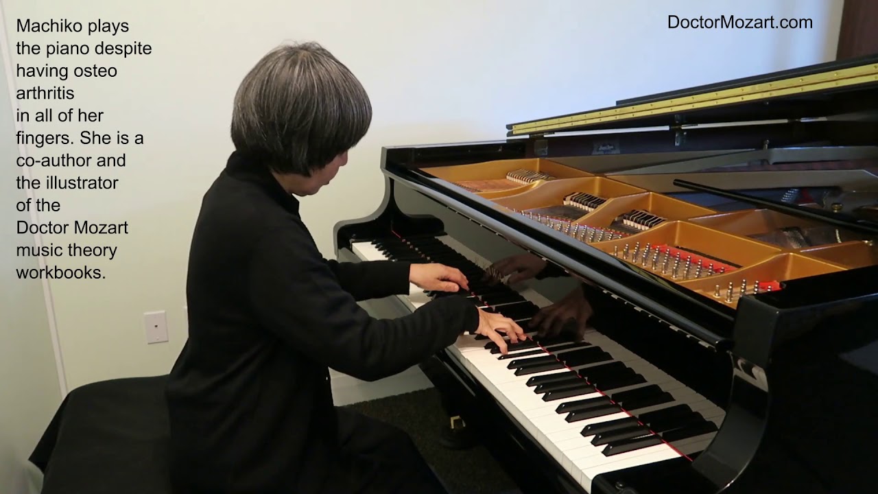 Claude Debussy: Clair de Lune. Machiko Yamane Musgrave plays classical music on the piano.