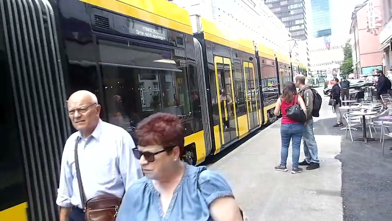 Basel Nächster Meilenstein erreicht: Erste TINA Tram von Stadler starten Probebetrieb mit Fahrgästen