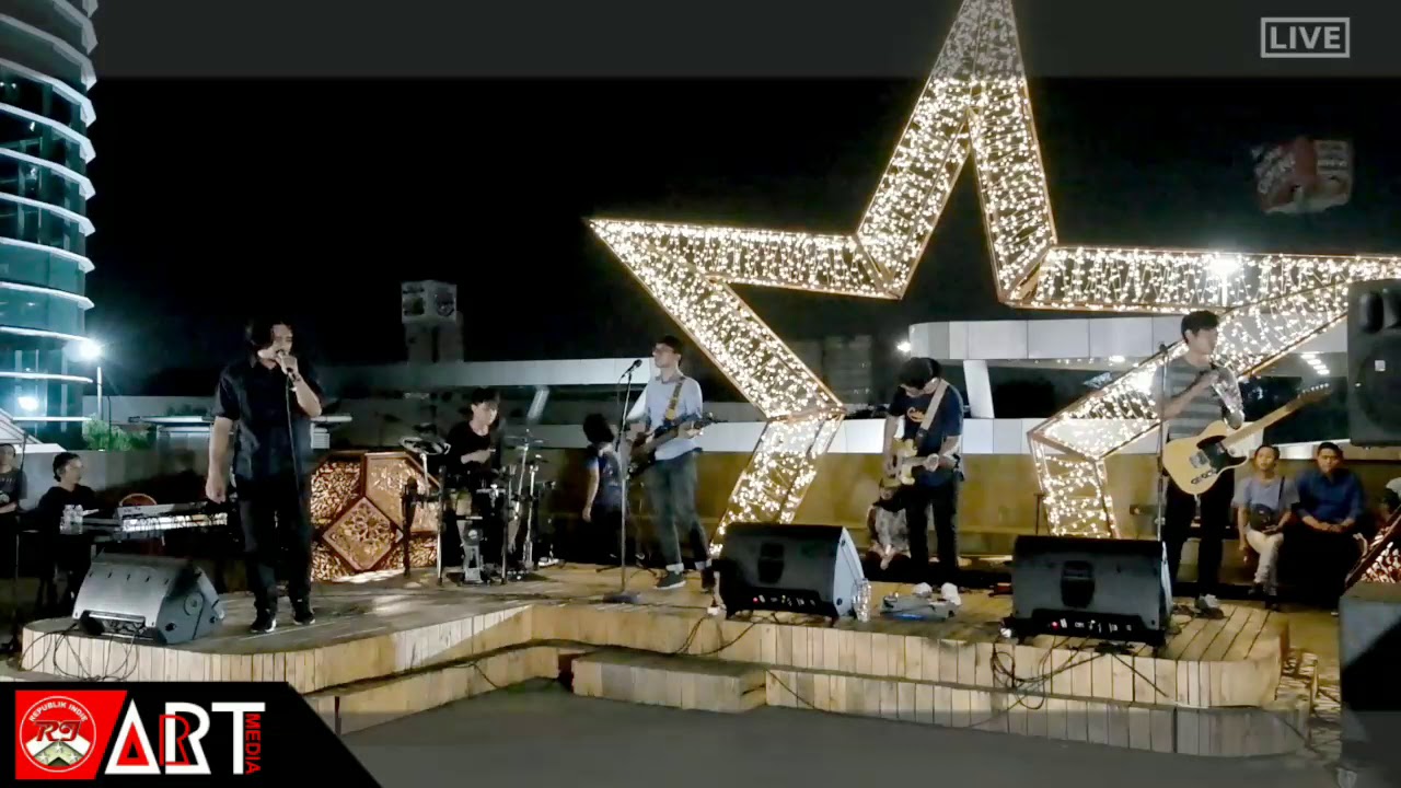 Film Favorit - SHEILA ON 7 (Cover) By PITU Band (Live) #indiesalingsupport | at Bella Terra Jakarta