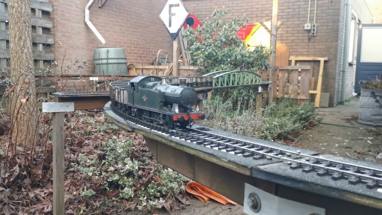 0 gauge in the garden; the first train of 2025 with the Minerva Model Railways GWR 56xx