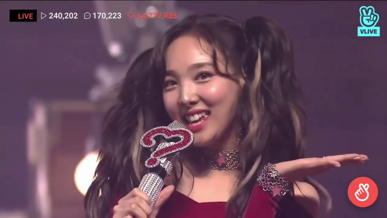 Every TWICE mv but it's nayeon copying her members