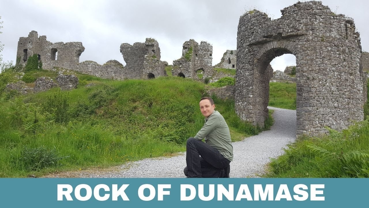 Rock of Dunamase. Malownicze ruiny zamku w hrabstwie Laois. - Irlandia