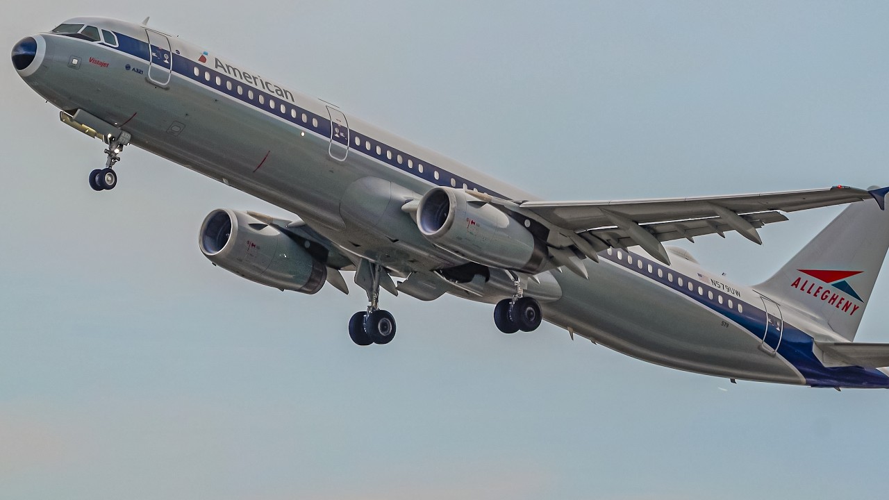 ✈️🇺🇸 26 Closeup Landings & Takeoffs at Fort Lauderdale-Hollywood Int'l Airport - Plane Spotting