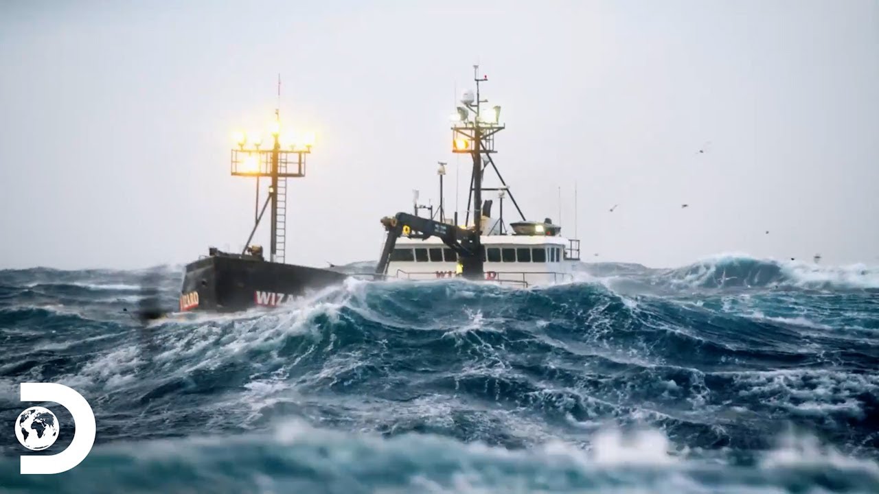 Recogiendo jaulas de cangrejos en un clima agresivo | Pesca Mortal | Discovery Latinoamérica