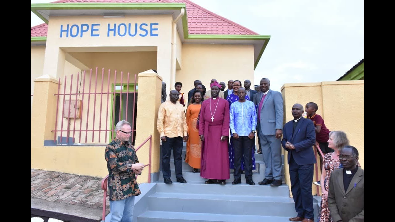 Uruzinduko rwa Arch.Dr.Laurent Mbanda yagiriye muri Diocese ya Butare. Byari Ibyishimo