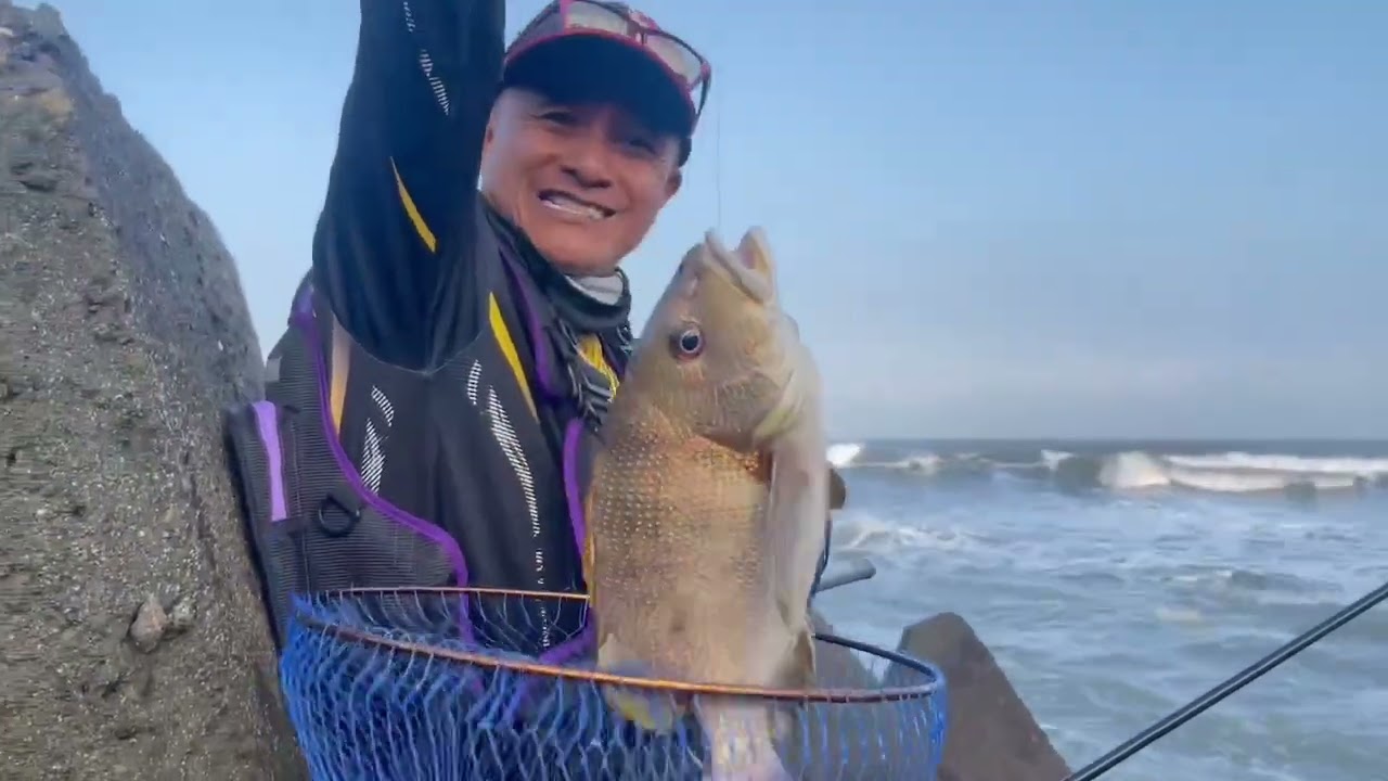 這邊已經浪大很難釣，風後再來。換來去北堤搞一下明後天更強風浪，匠海釣具10/23、10/24公休二天，週五起好天氣再來😁😁😁