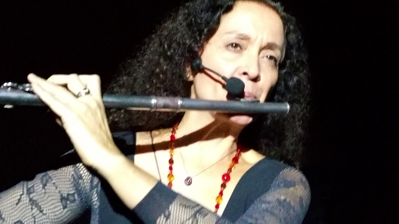 Oswaldo Montenegro e Madalena Sales emocionam público no teatro Castro Alves