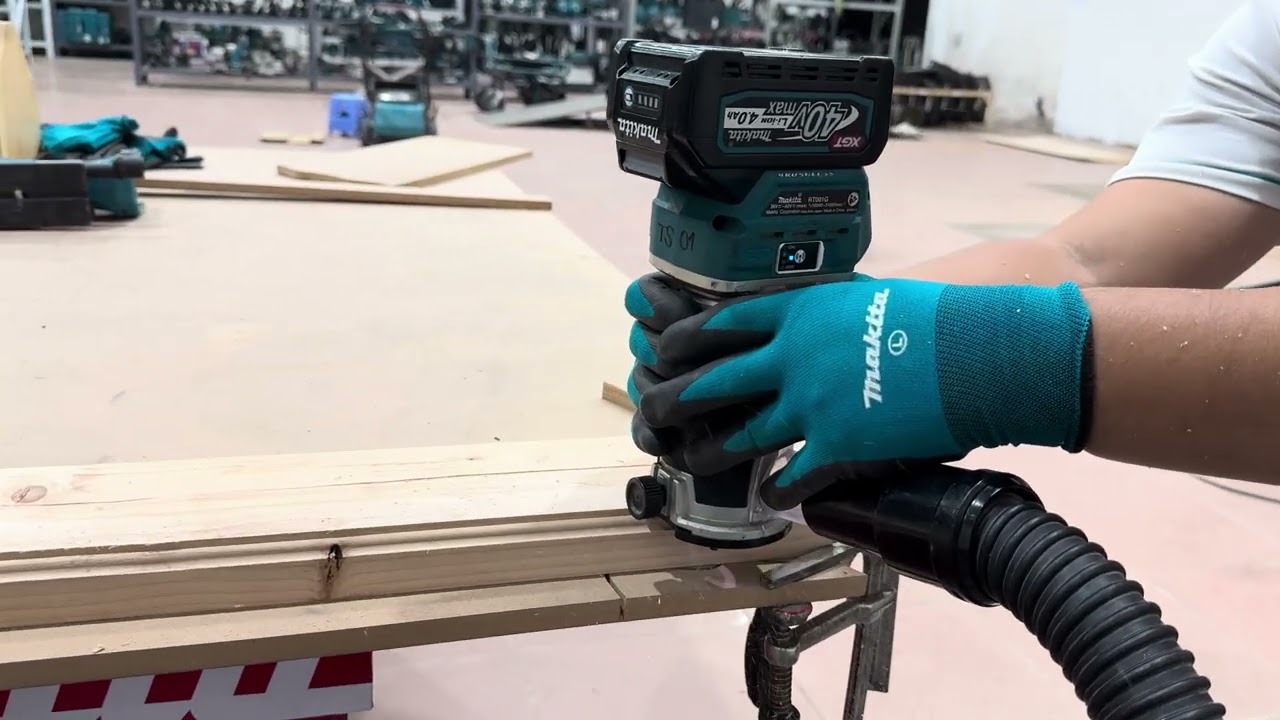 New Makita Cordless 40Vmax Trimmer RT001G