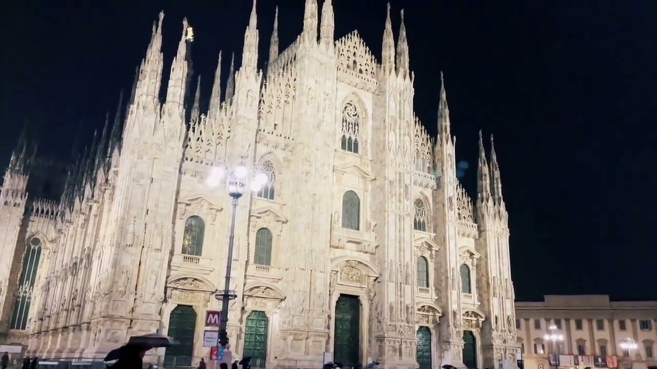 yesterday night walking Italy Milan 🇮🇹🇮🇹🇮🇹🚶‍♂️❤️💕