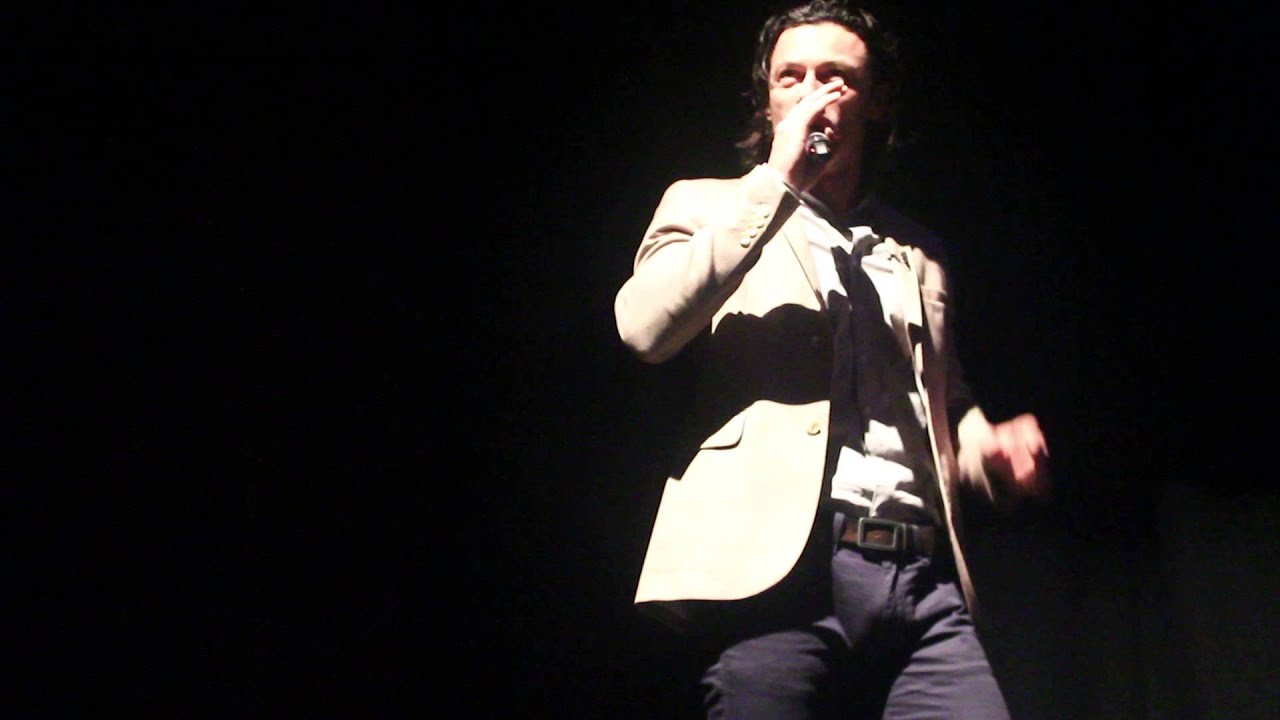 Luke Evans singing 'Delilah' by Tom Jones at the Lyric Theatre