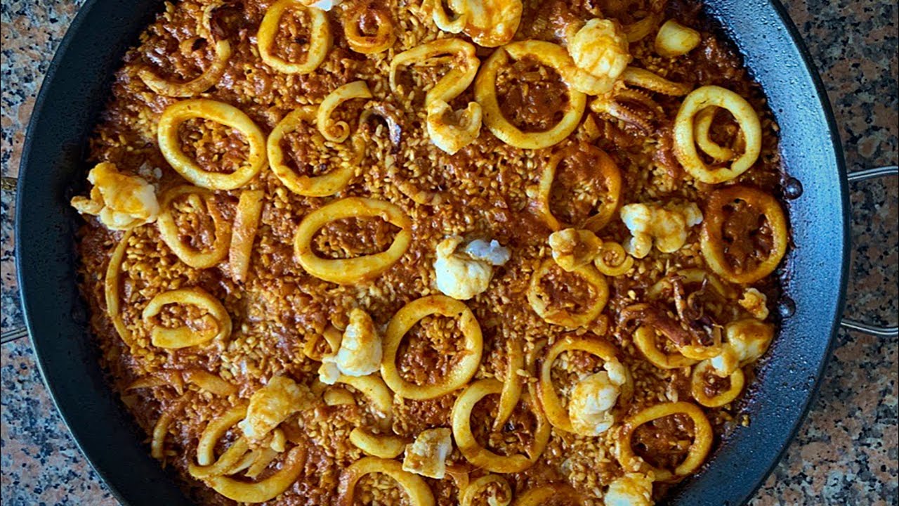 Paella de rape y calamares