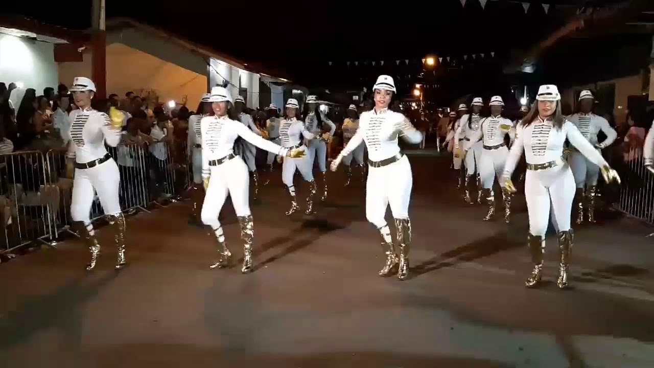 Banda Internacional Apocalipis de Colon, Divine Star Bailan Bonito
