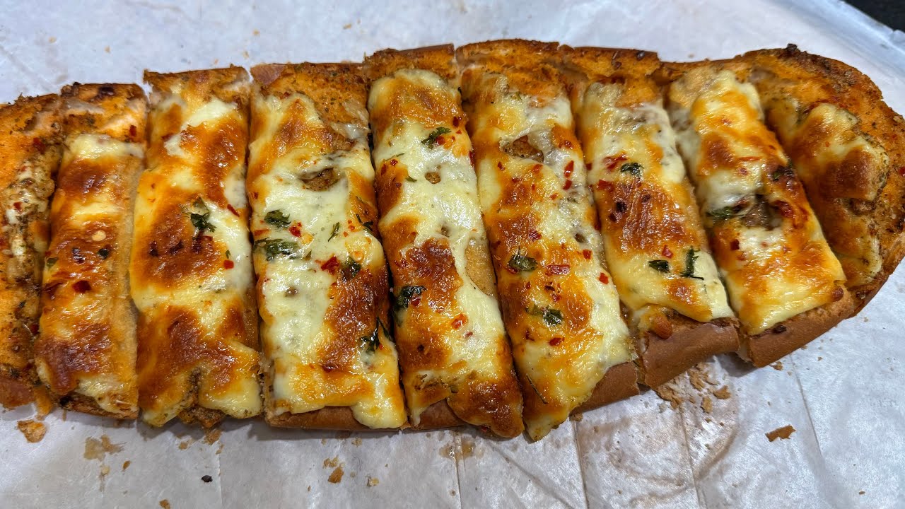 Cheesy Garlic Bread Recipe | Easy & Super Cheesy Garlic Bread in 10 Minutes | Café Style at Home