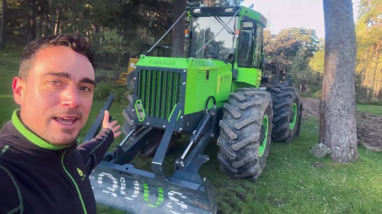 El skidder EQUUS en su hábitat: ¡Trabajo extremo en vivo! 🌲💪