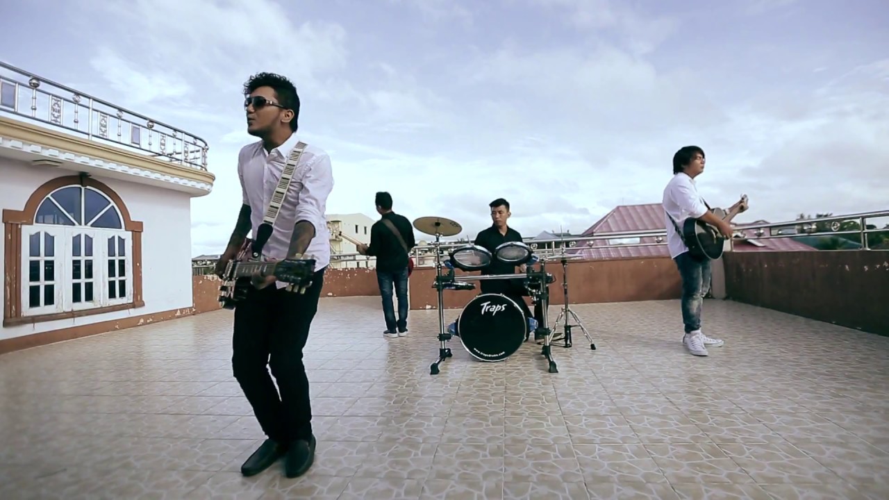 Naw Naw - သေအတူရှင်မကွဲ [ Official Music Video ]