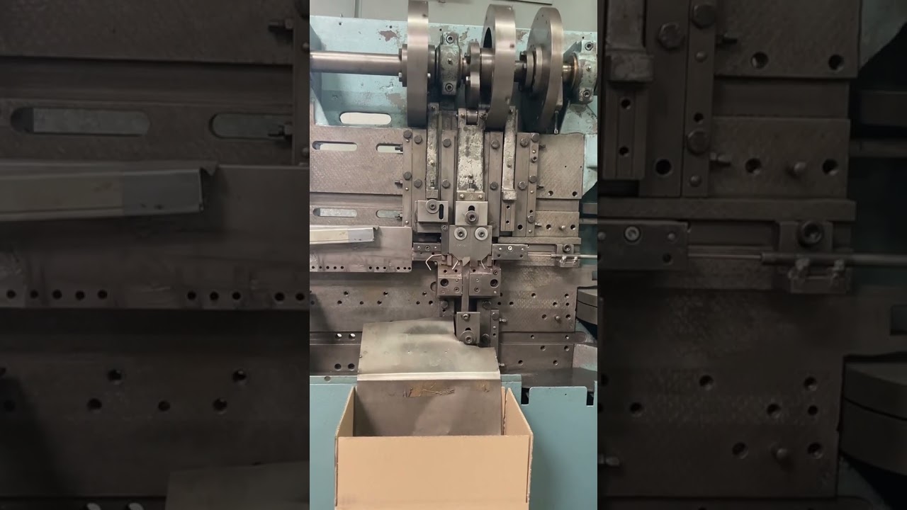 Wire bending machine