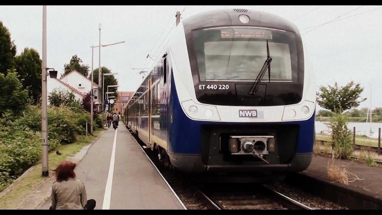 Bahnhof Elsfleth mit Regional-S-Bahn im Juni 2012