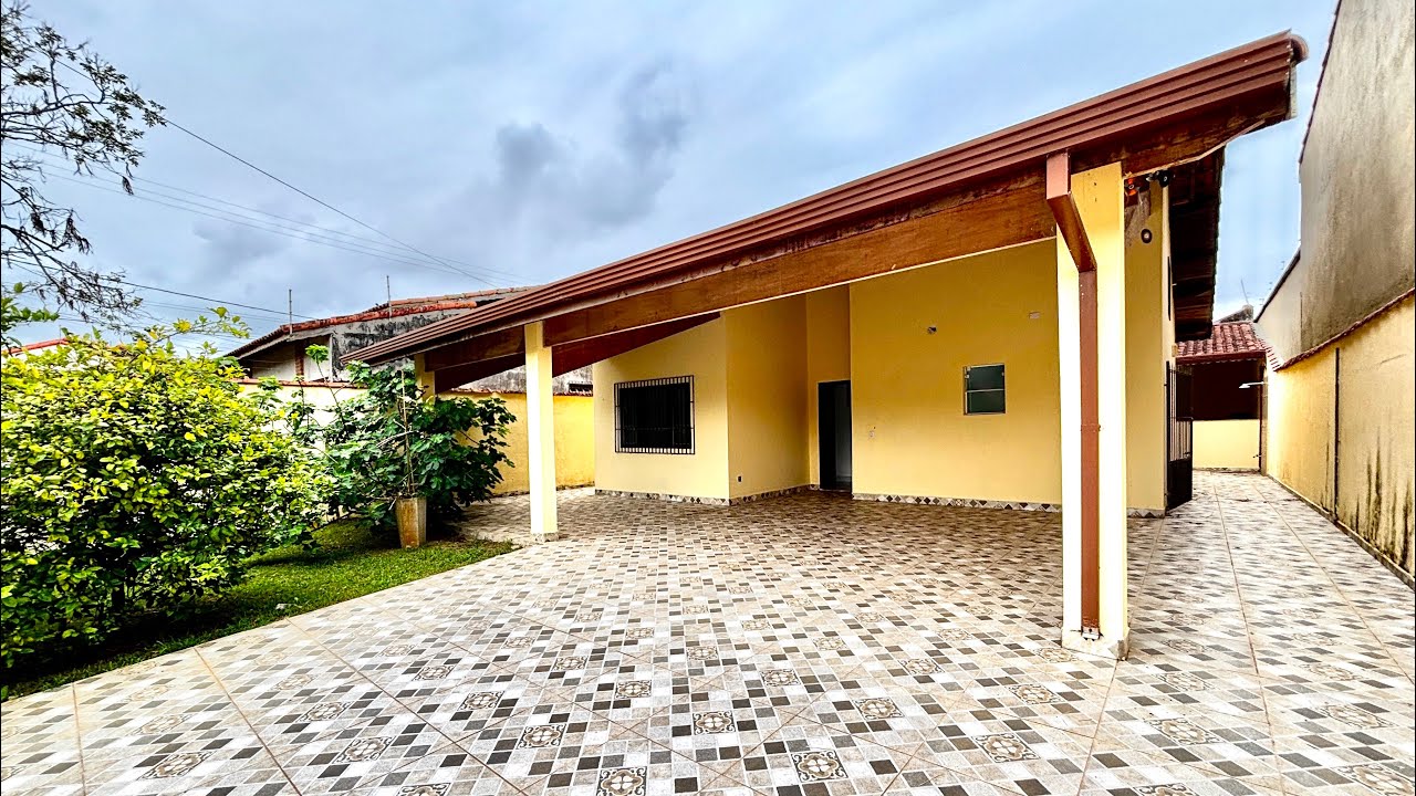Linda casa na praia de Peruíbe terreno amplie bem perto da praia no precinho….