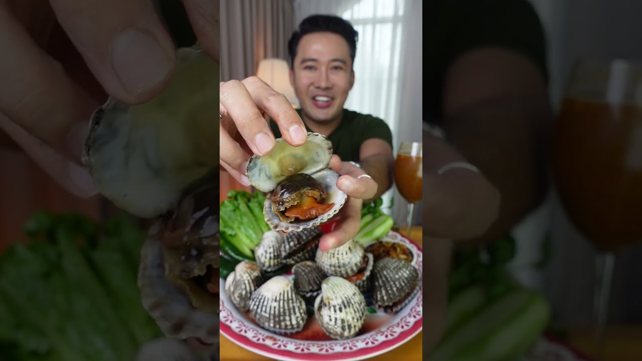 Большие ракушки, хрустящие и упругие, такие вкусные. Я не могу перестать поглощать соус. Ем с Ки.