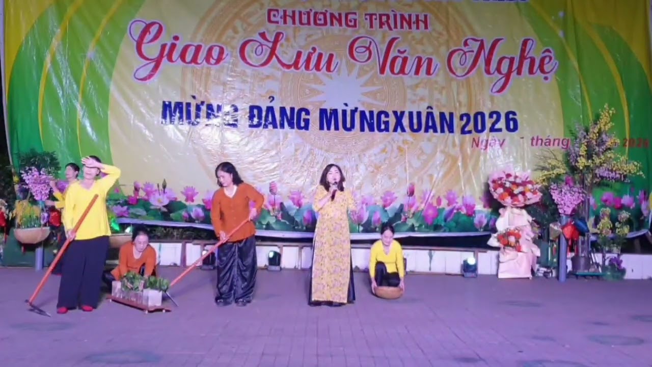 Câu lạc bộ hoa dừa với phần trình diễn của ca sĩ Thu Hà