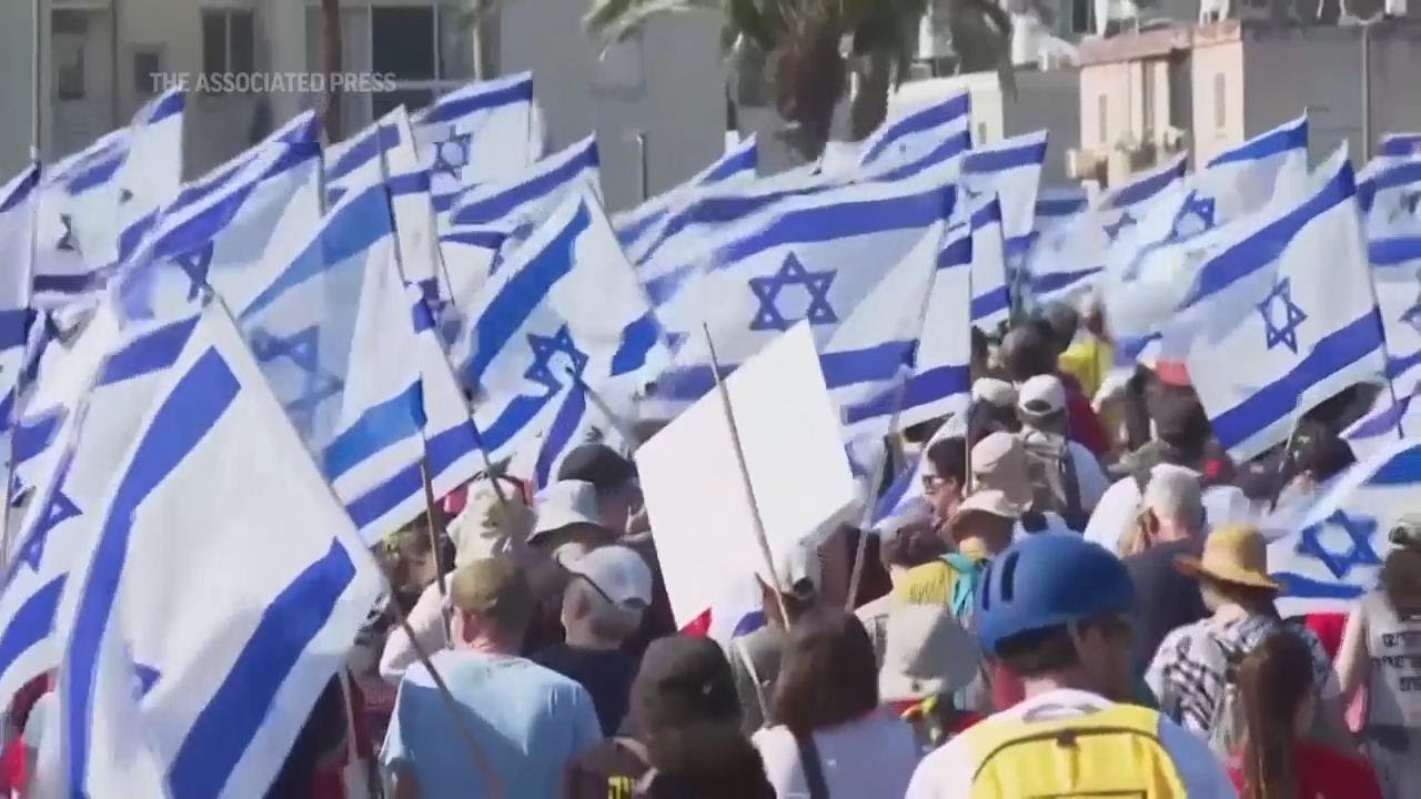 Israeli protesters block roads in 'day of disruption'