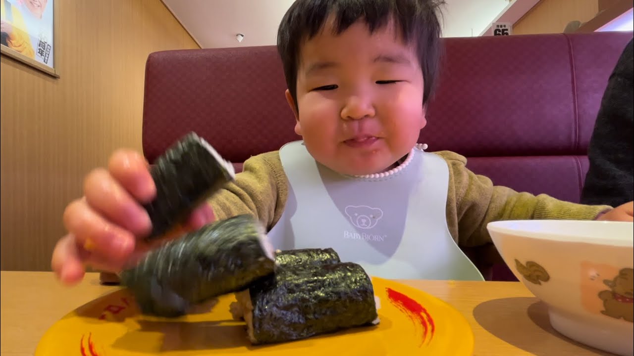 【2歳３ヶ月】スシローで食べるりっくん [2 years and 3 months old］Rikkun eating at Sushiro