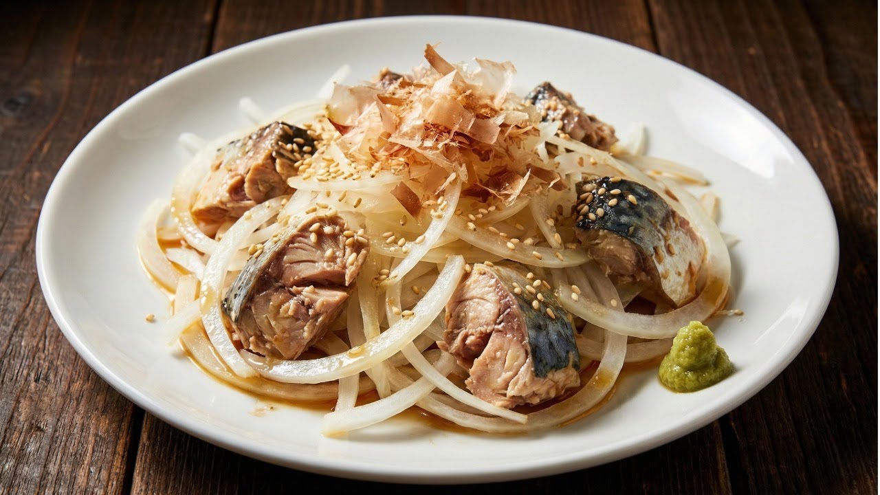 [Japanese Easy Recipe] Blood-Flow Boosting Fresh Onion & Canned Mackerel Wasabi-Ponzu Salad