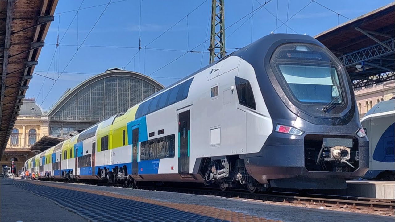 CRRC DDEMU2 indul Budapest-Keleti pályayudvarról.