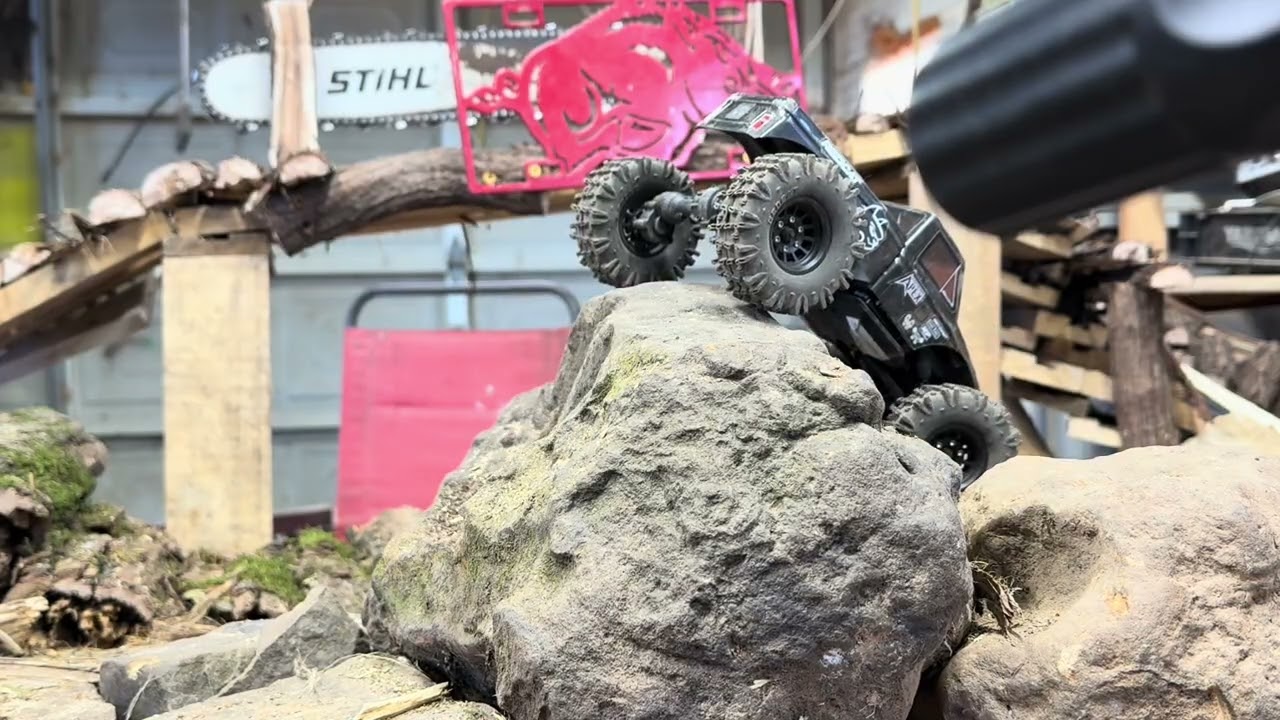 REDCAT ASCENT APEX 1/18 scale on the new old garage track