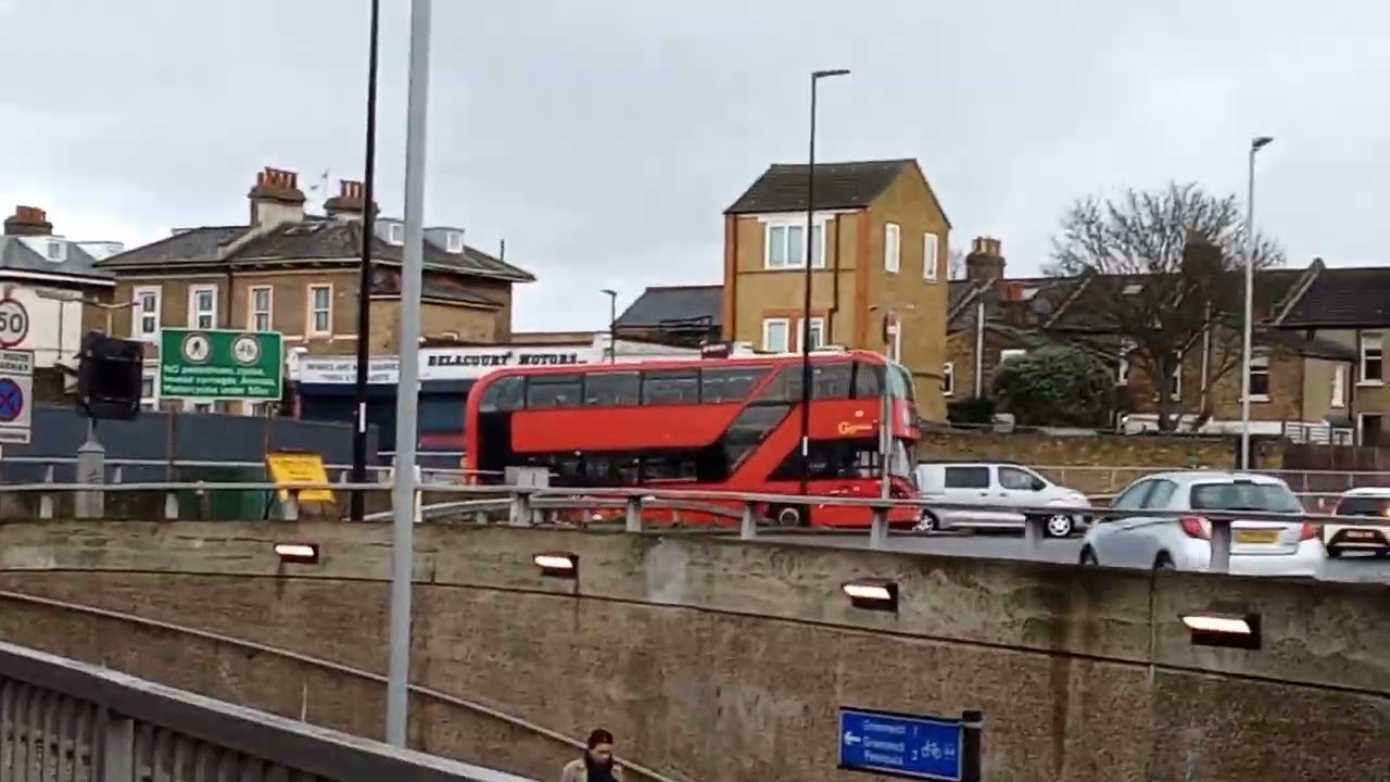 Buses at Sun-in-the-Sands Roundabout (ft. Ex first on the route 178 and bonus truck)