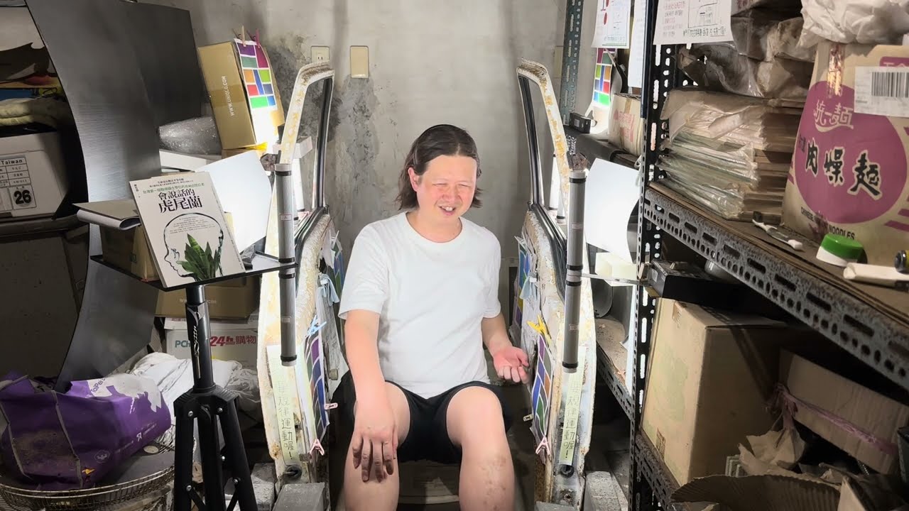 2023/08/22台灣的貨車、卡車、載貨用廂型車使用手搖窗降低車窗故障機會-蔡松益-景觀作者-部落客將報廢的中華威利貨車、廂型車手搖窗車門改裝成運動器材