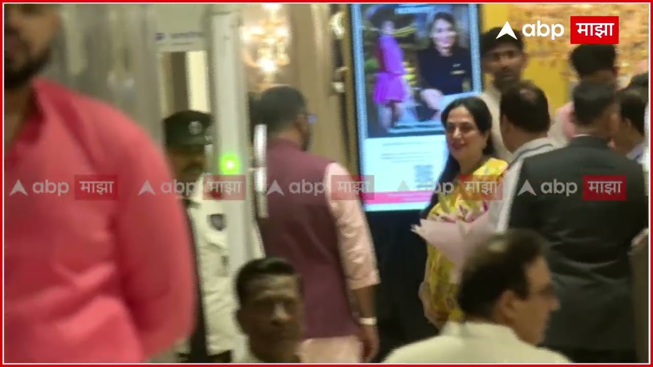 Uddhav Thackeray Family at Arjun Tendulkar Wedding : उद्धव ठाकरे सहकुटुंब अर्जुनच्या लग्नाला हजर