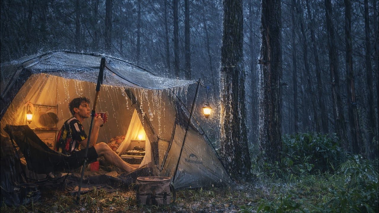 CAMPING DI TENGAH HUJAN DERAS⛈️ TENDA TERNYAMAN SAAT HUJAN DERAS