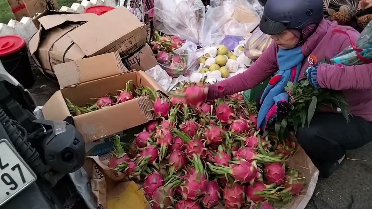 Chợ Đầm buổi sáng sớm thành phố Nha Trang 