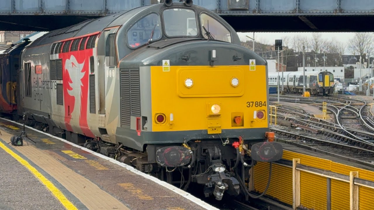 37884 passes through Clapham Junction with 455 710 and 455 737 17/01/2026