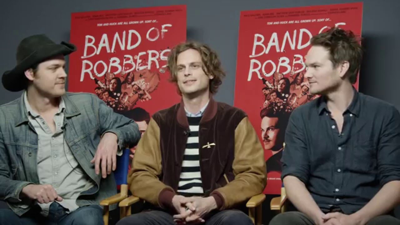 Behind the Scenes with the cast of 
