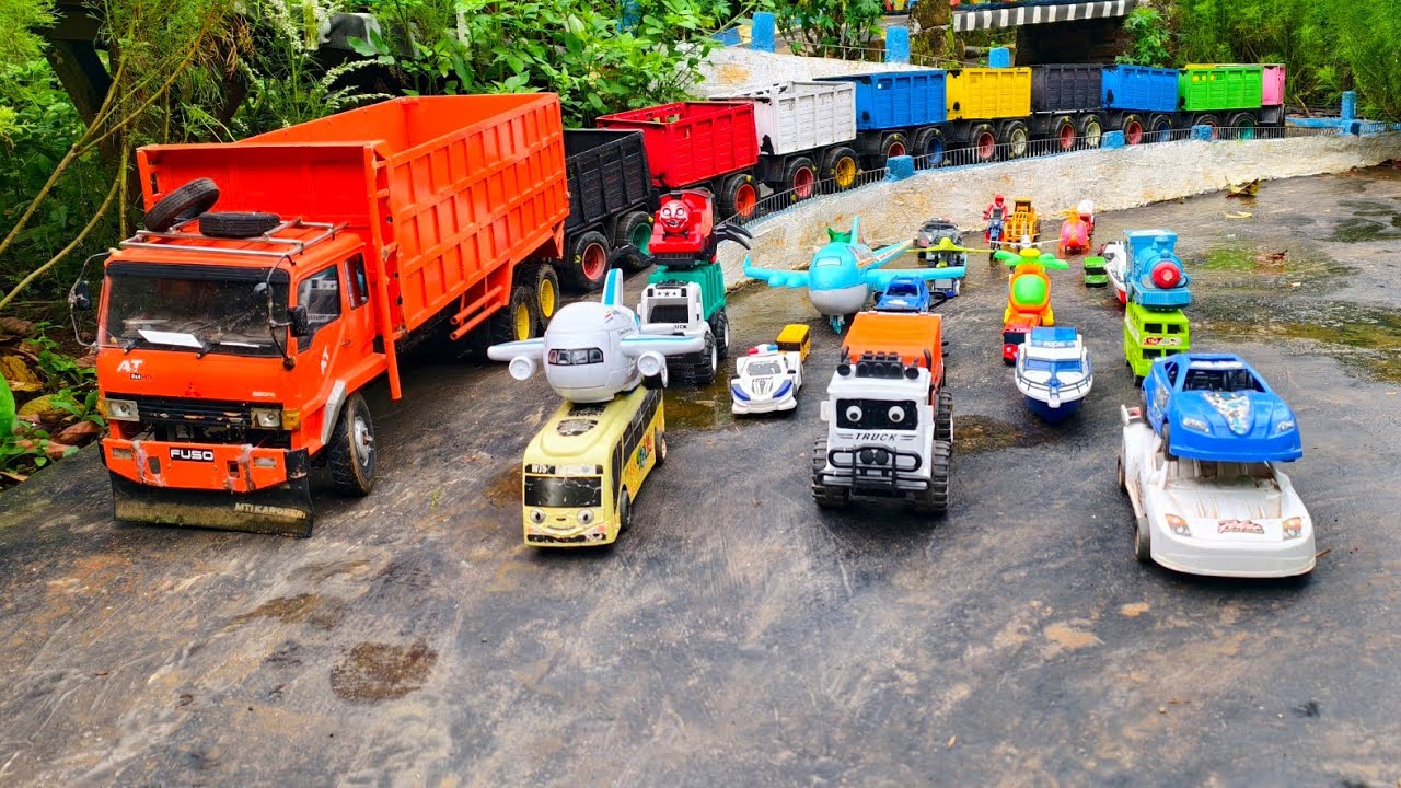 WADIDAU !!! Mobil Truk Tronton Panjang Bongkar Mainan Mobil Mobilan Truk Molen, Forklift, Ambulan