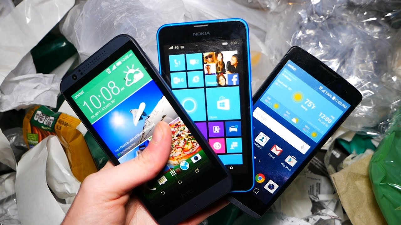 FOUND 3 DIFFERENT PHONES!! STORE DUMPSTER DIVING!!