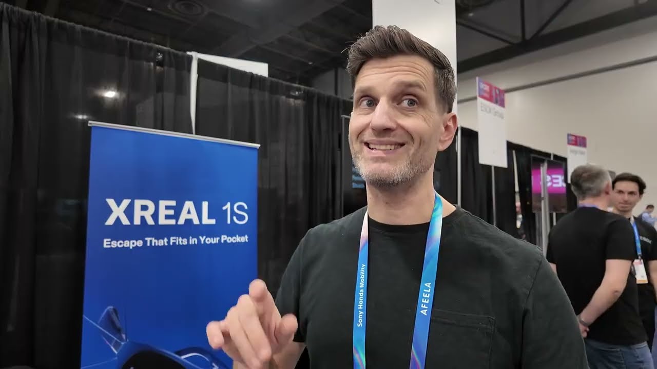 CES 2026, День для СМИ 1 — Стенд XREAL на презентации в конференц-центре Mandalay Bay.