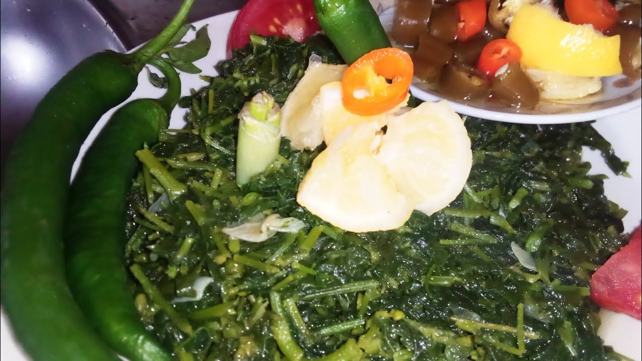 اكله تراثيه شعبيه وليش سميناها خبيزه.  خبيزه ولبن يكثر وافشر يا الغلا افشر