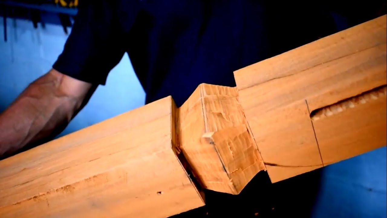 MESA DE MADEIRA MACIÇA - Pés de diamantes e pura peroba rosa