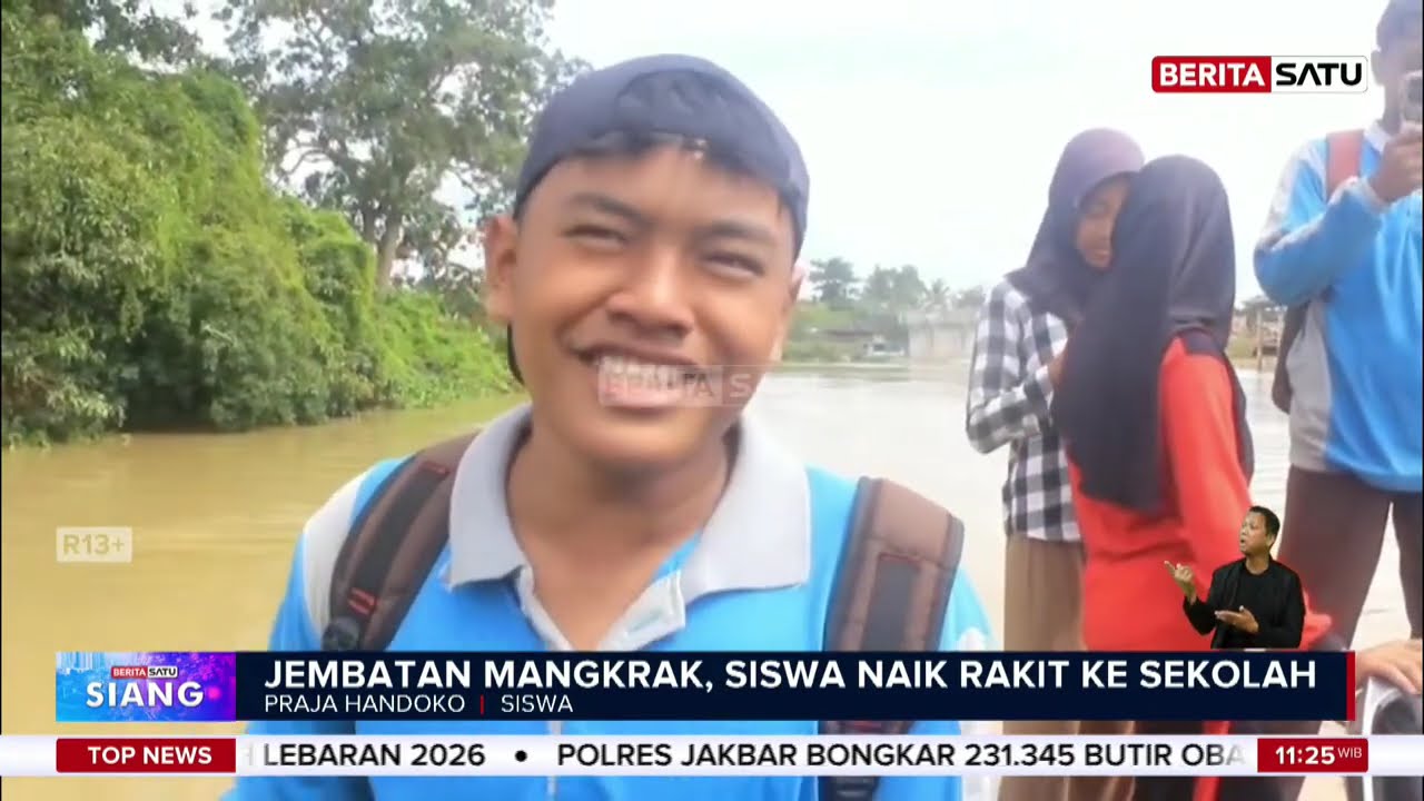 Jembatan Mangkrak, Siswa dan Guru di Lampung Seberangi Sungai ke Sekolah #beritasatu