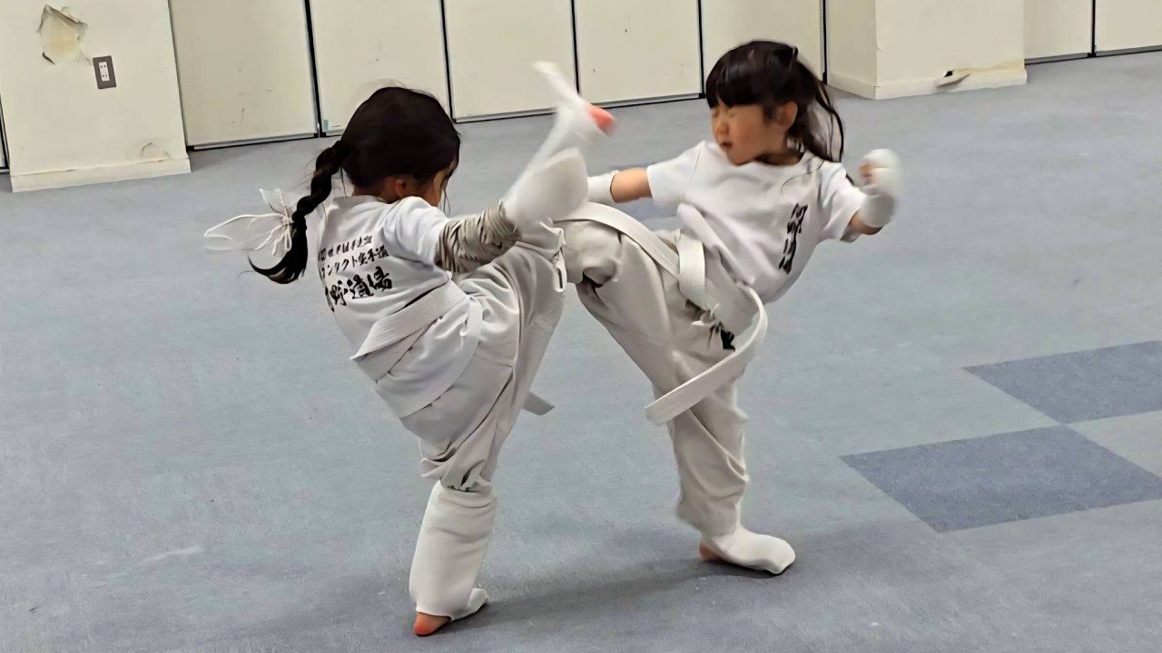 石井公民館キッズコースと少年部の組手